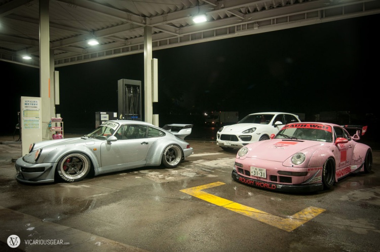 All the participants and friends of the shop would eventually meet at Moriya parking area. Our group was the first one to arrive around 11pm, so Larry and Dino from Speedhunters decided to do an impromptu shoot with the Cayenne Turbo press car.